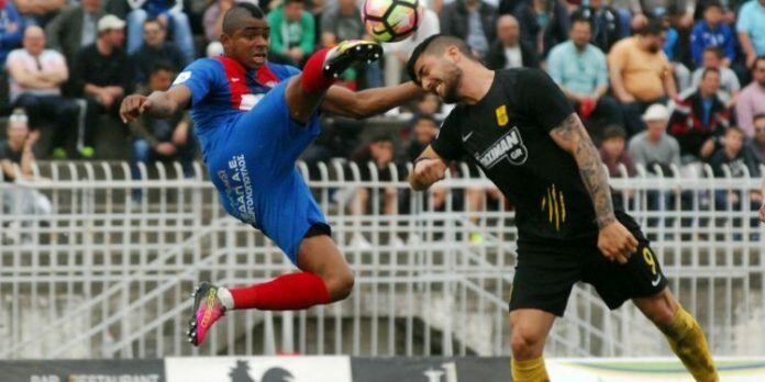FOOTBALL LEAGUE / ÔÑÉÊÁËÁ - ÁÑÇÓ (ÈÁÍÁÓÇÓ ÊÁËËÉÁÑÁÓ / Eurokinissi Sports)