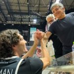 ΠΑΟΚ: Εντυπωσιακή χειραψία Όσμαν και Μυστακίδη κατά την παρουσίαση του Τούρκου παίκτη