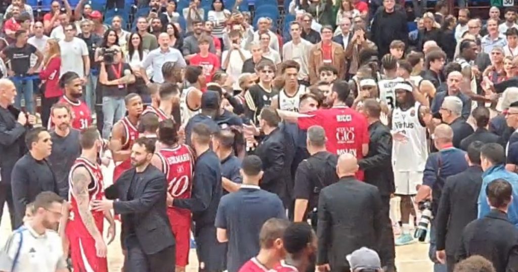 Καυτή ένταση στο Αρμάνι Μιλάνο - Βίρτους Μπολόνια 87-85: Χάκετ και Μάθιους στα άκρα, Πίτερς παρεμβαίνει