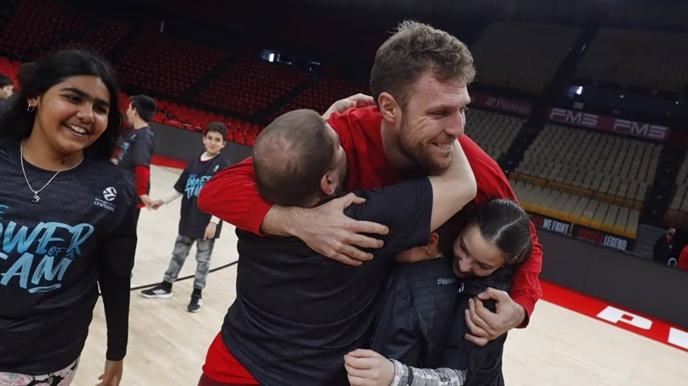 Ο Βεζένκοφ ανακηρύχθηκε Best One Team Ambassador της Euroleague για τη φετινή σεζόν (φωτο)