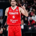 Οσμαν και Εργκίν Αταμάν οδηγούν την Τουρκία σε θρίαμβο επί της Ισλανδίας και πρόκριση στο Παγκόσμιο Κύπελλο