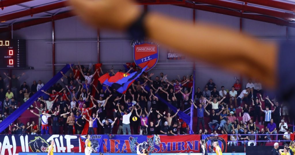 Εντυπωσιακή γιορτή βόλεϊ στο τουρνουά Κωνσταντίνος Καρέλιας με πλήθος φιλάθλων στο γήπεδο