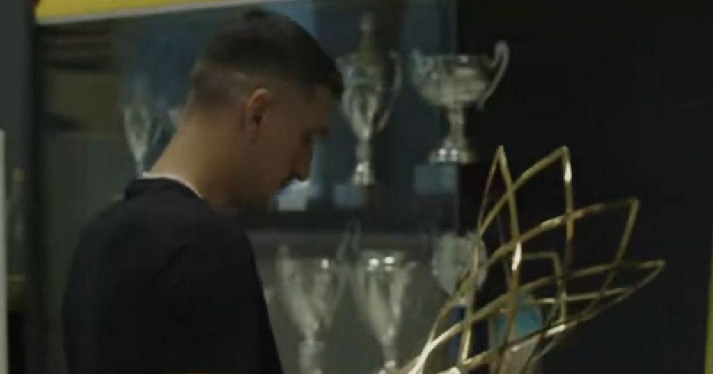 Λαρεντζάκης: Το ενθουσιώδες πρώτο μήνυμα "Ας το επαναλάβουμε!"