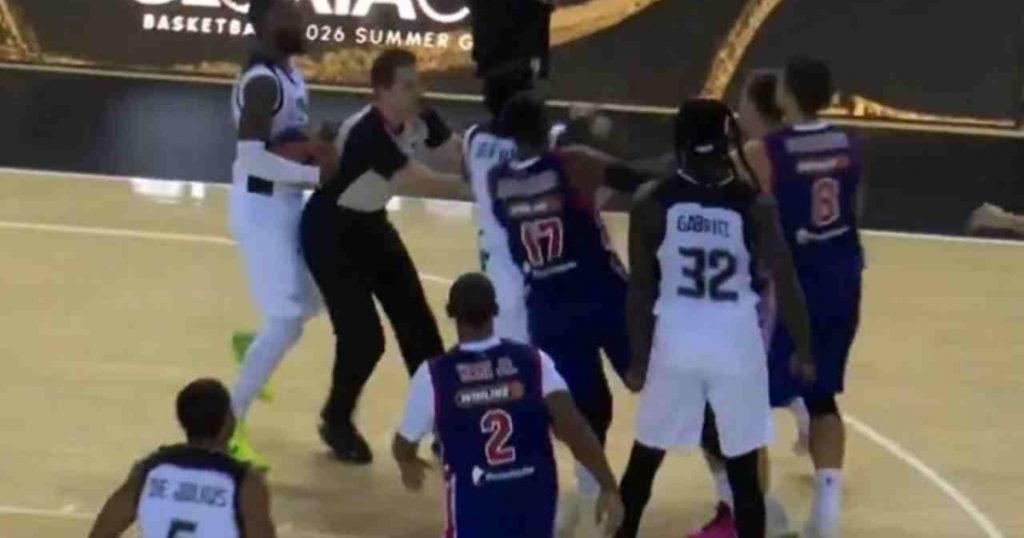 Μπεσίκτας-ΤΣΣΚΑ 80-57: Ξέσπασαν σε συμπλοκή οι Ομορούγι και Ούχοφ!