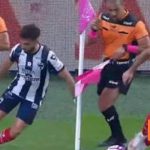 Απίστευτο περιστατικό: Παίκτης της Μοντερέι χτυπά επόπτη κατά την εκτέλεση κόρνερ (βίντεο)
